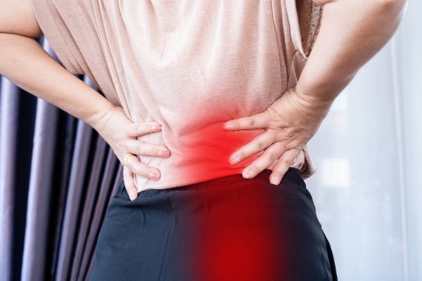 đau lưng lan xuống chân