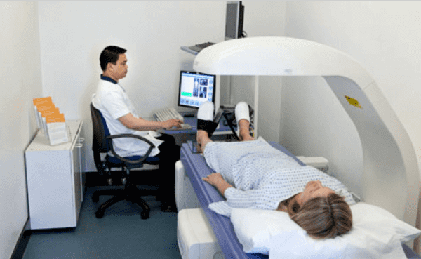đo mật độ xương chẩn đoán loãng xương